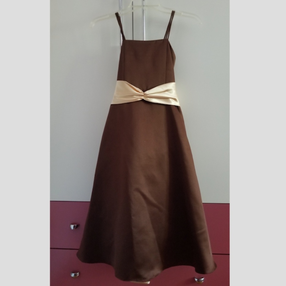 Elegant brown dress with yellow sash